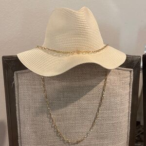 Kendra Scott Cream Sun Hat with Gold Chain
